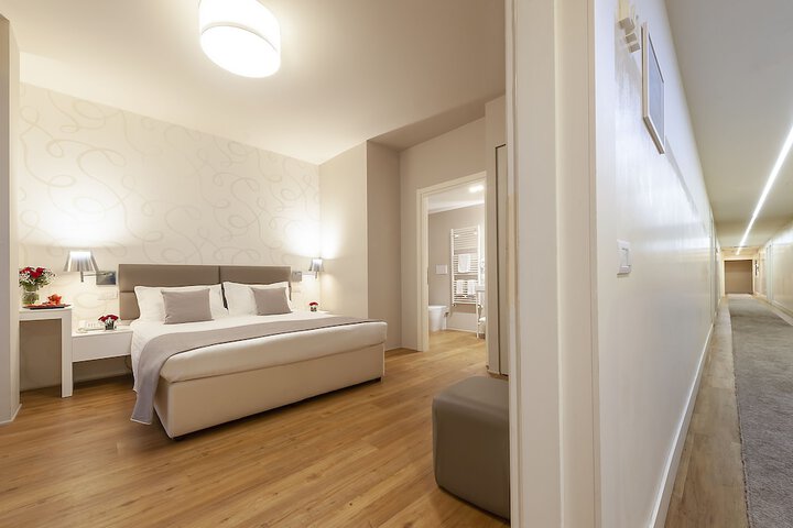 Room 8 of 47