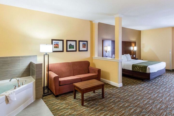 Room 6 of 34