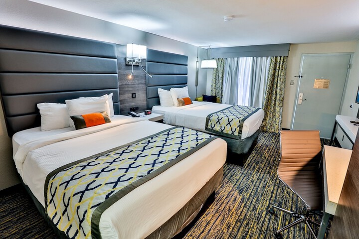 2 Queen Beds (11 of 11)