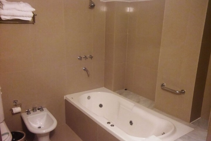 Jetted tub