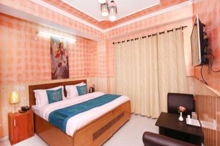OYO 10411 Home Family Suite Panthaghati Shimla