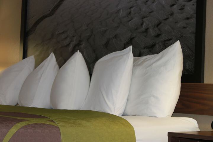 1 King Bed (1 of 16)