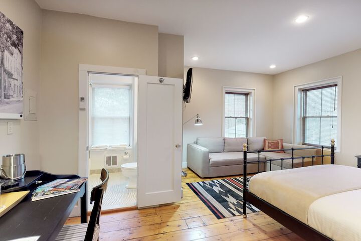 Room 6 of 26