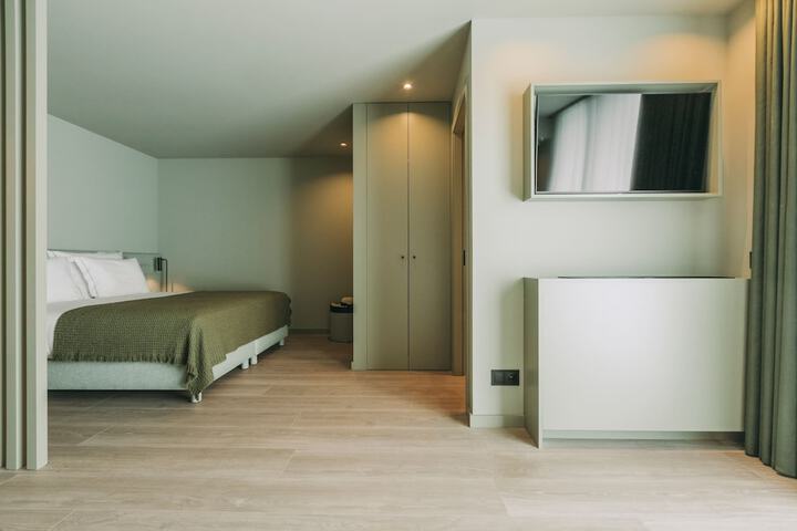 Room 18 of 145