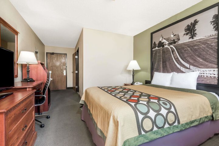 1 Queen Bed (9 of 13)