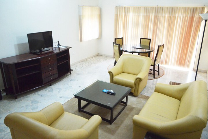Room 11 of 32