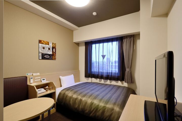 Room 4 of 28