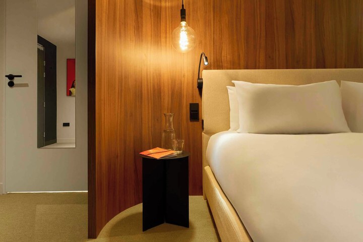 Room 76 of 137