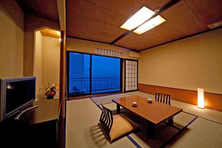 Room 8 of 40