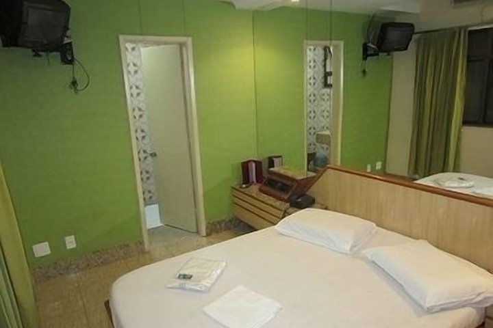Room 16 of 43