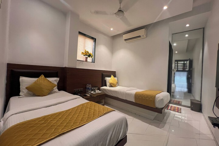 Room 12 of 23