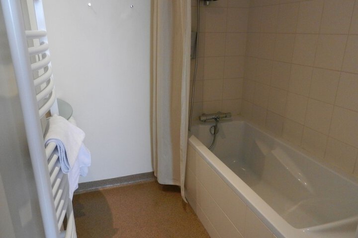 Room 60 of 84