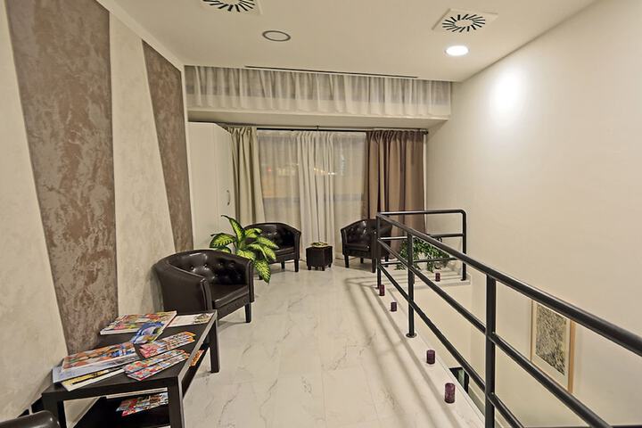 Entrance & Lobby