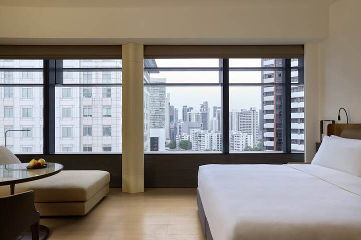 Room 32 of 102