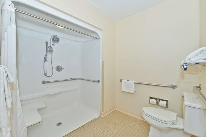 Accessible 1 Queen Mobility Accessible Communication Assistance Bathtub Full Brea (6 of 6)