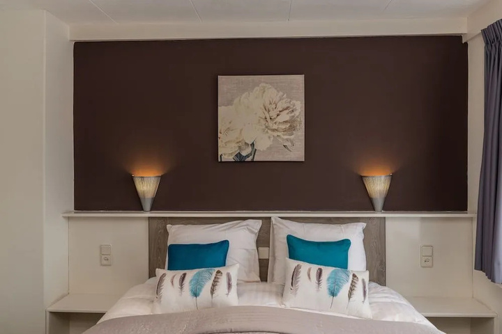 Room 3 of 16