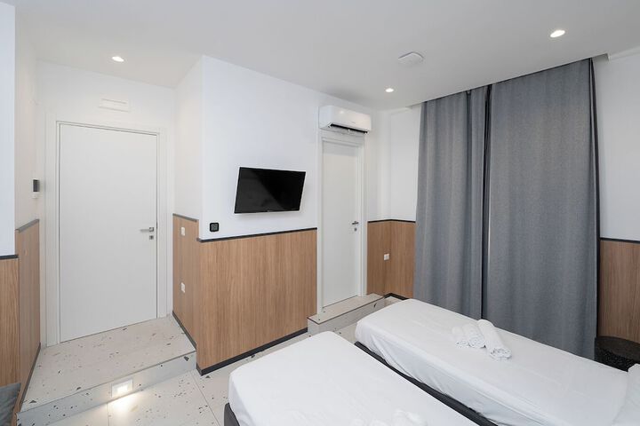 Room 46 of 80