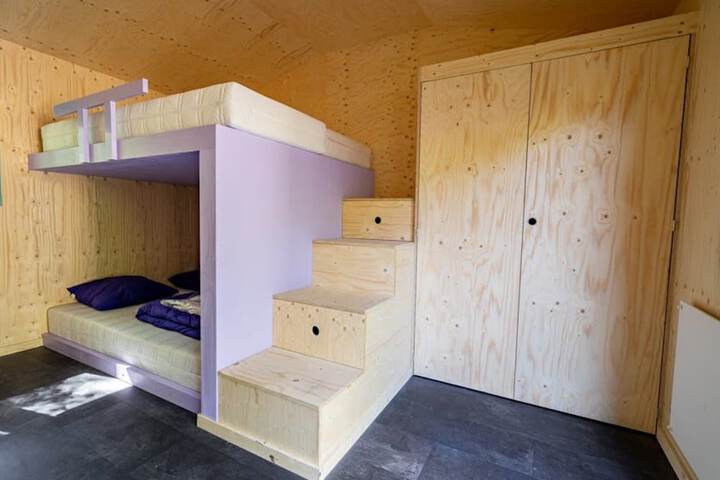 Room 2 of 40