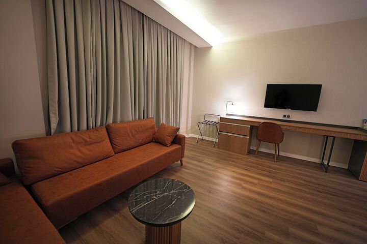 Room 12 of 28