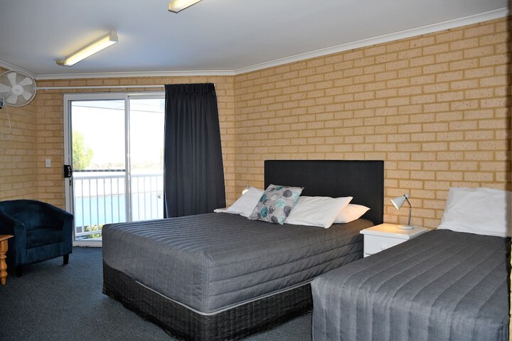 Room 5 of 27