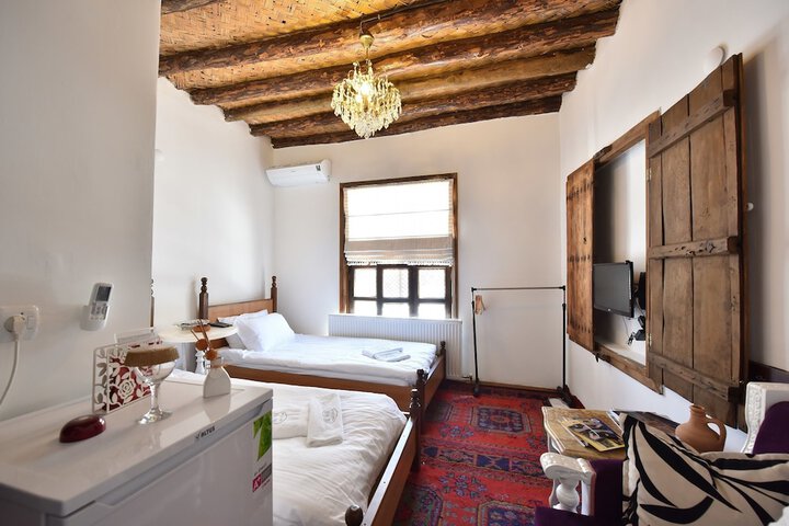 Room 6 of 25