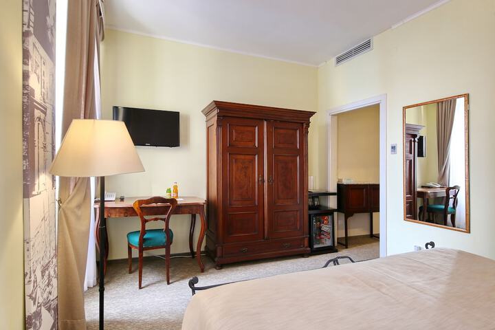 Room 68 of 102
