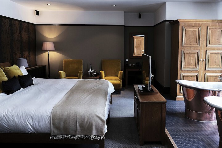 Room 11 of 77