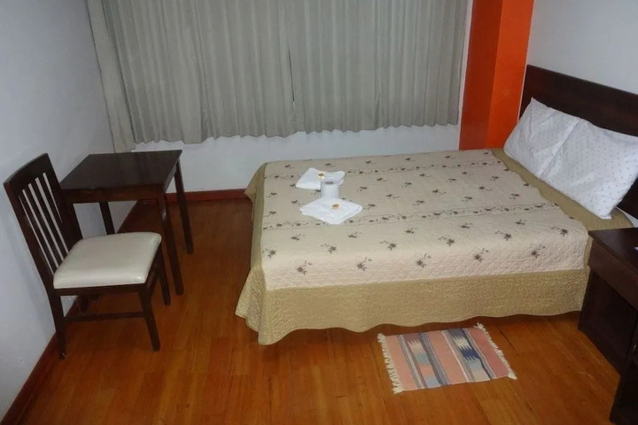 Room 6 of 11
