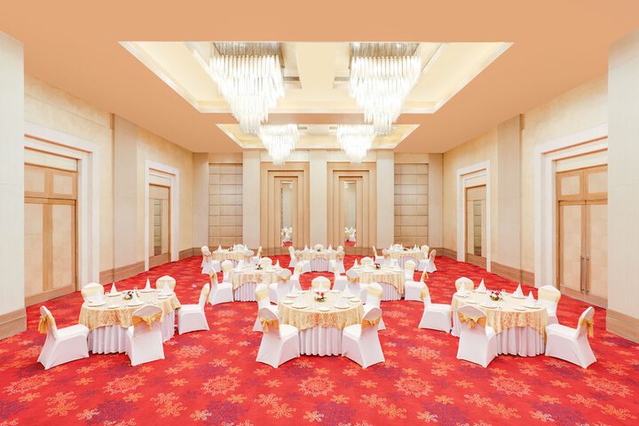 Ballroom/Hall 51 of 63