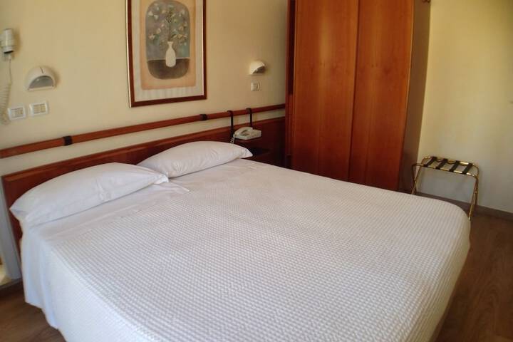 Room 9 of 34