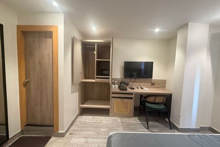 Room 4 of 13