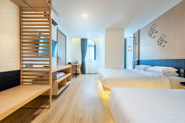 Room 12 of 90