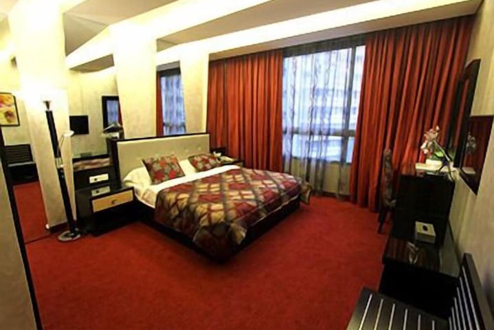 Room 7 of 37