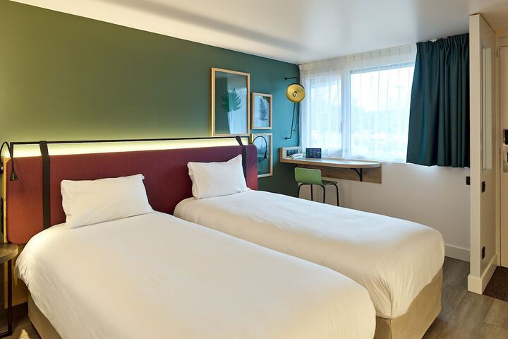 Room 8 of 42