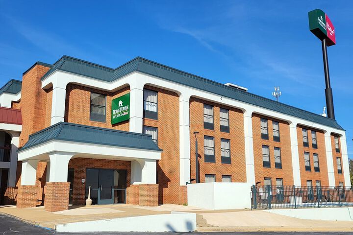 Photo of HomeTowne Studios by Red Roof Prattville