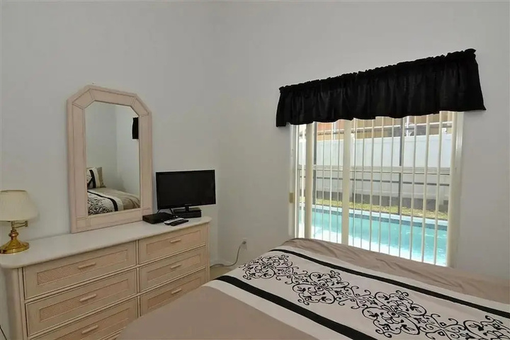 Room 4 of 24