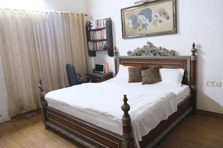 Room 12 of 26