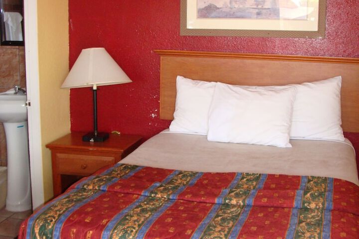 Room 12 of 40
