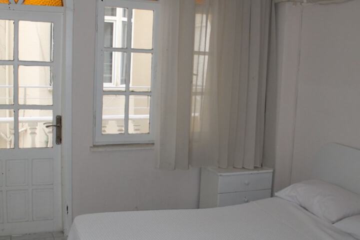 Room 9 of 28
