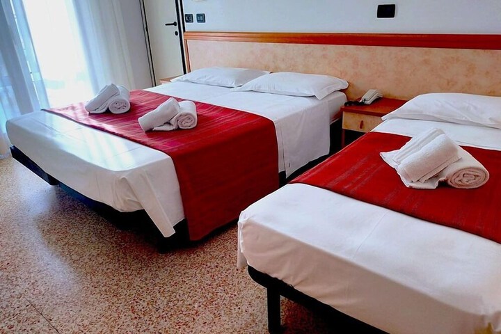 Room 8 of 18