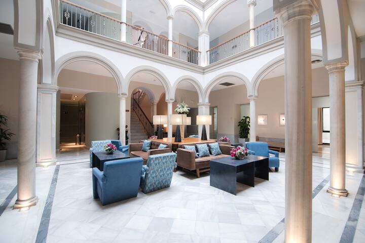 Entrance & Lobby