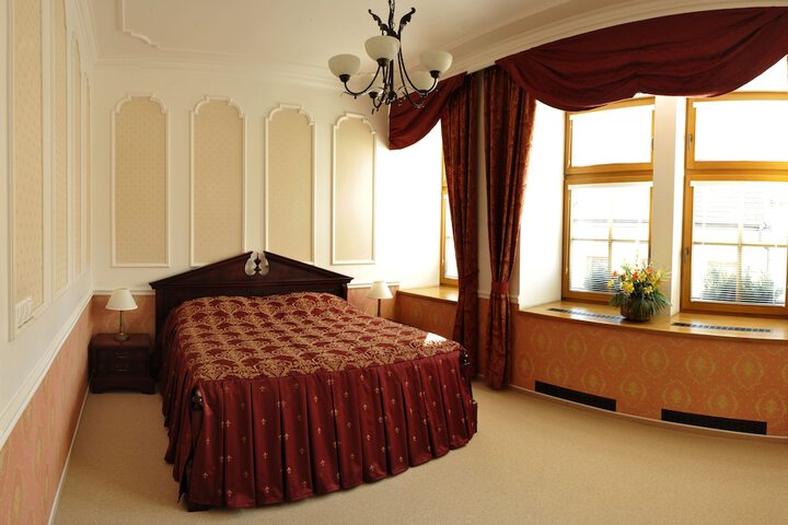 Room 8 of 40