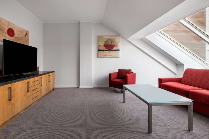 Room 30 of 191