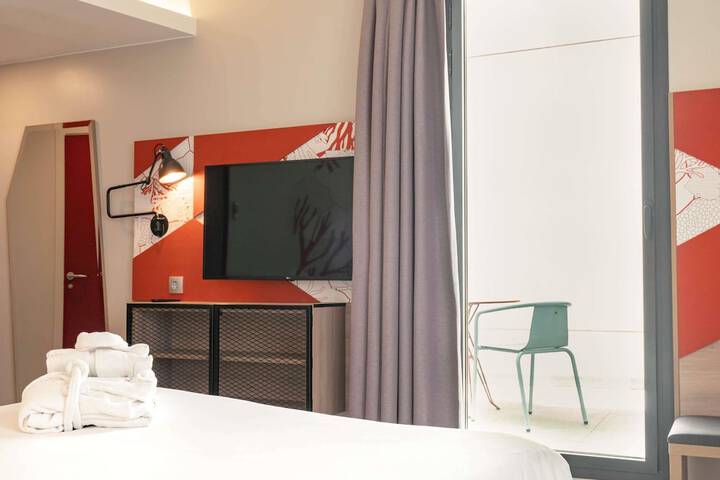Room 5 of 97