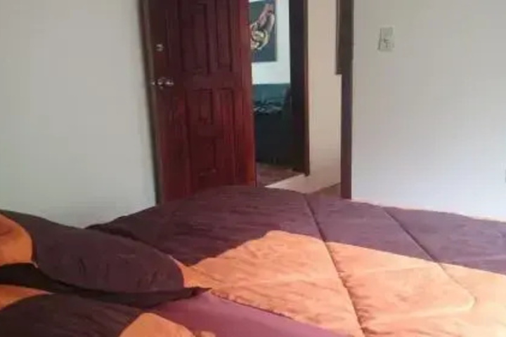 Room 4 of 9