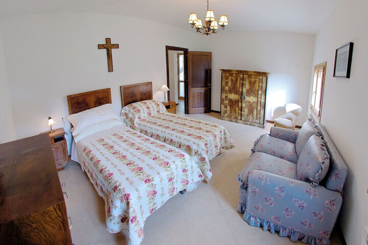 Room 15 of 50