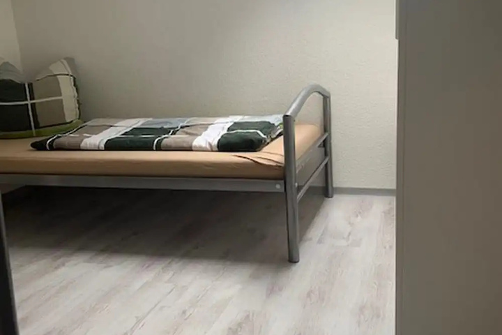 Room 5 of 18