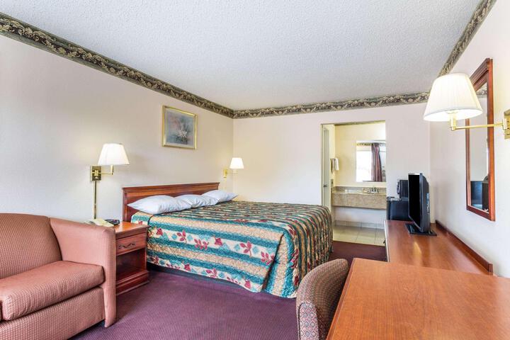 1 King Bed Mobility Accessible (7 of 9)