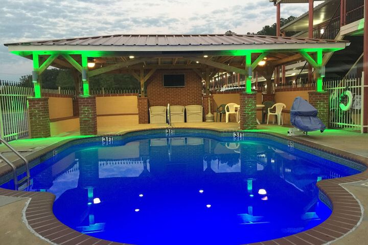 Photo of Econo Lodge Selmer Pool