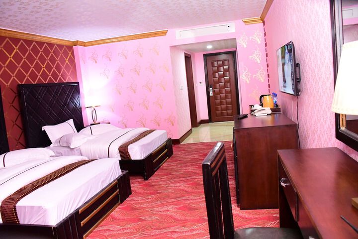 Room 9 of 36